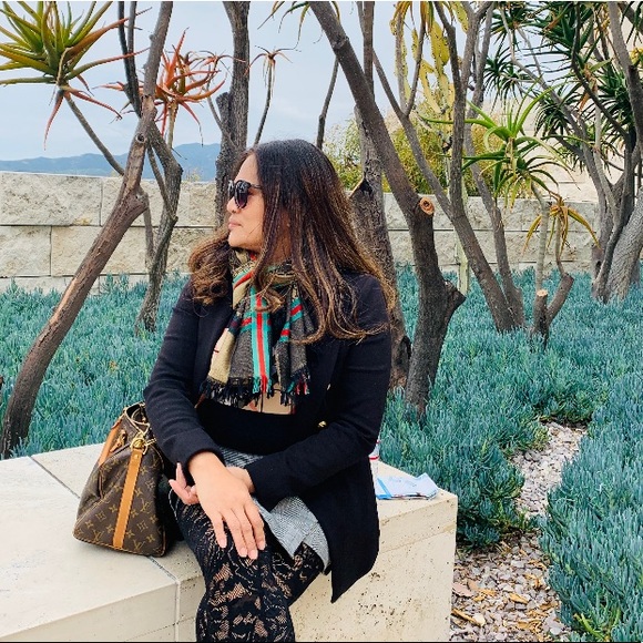 Meet your Posher, Elvie - Picture 2 of 6